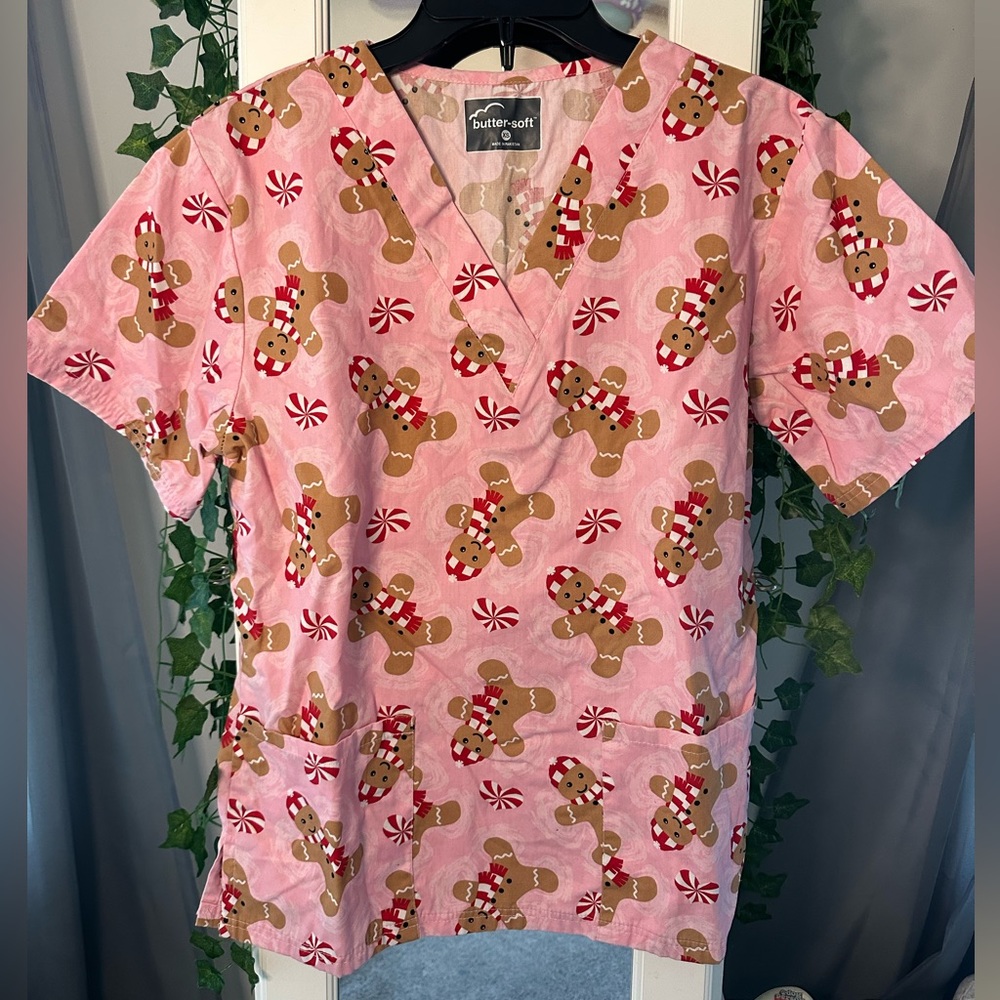 pink christmas cookie extra small scrub top! brand: butter-soft